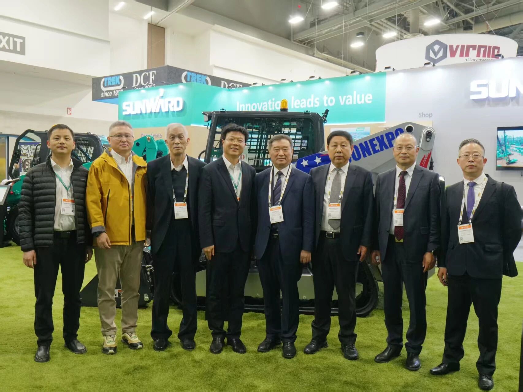 2026美国拉展 | 中国工程机械工业协会会长苏子孟一行到访j9国际集团智能展位