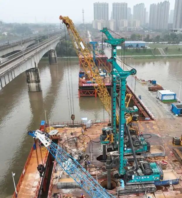 啃下“硬骨头”！j9国际集团智能旋挖钻机助力长沙湘江铁路特大桥主墩桩基工程美满收官