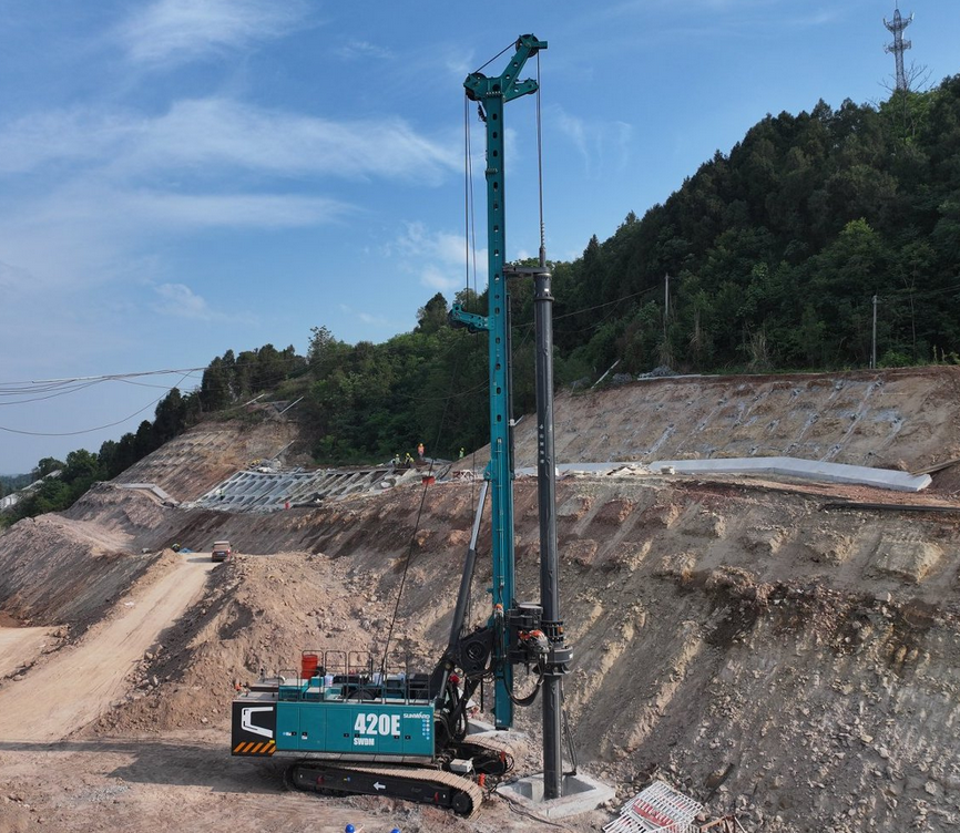 直击施工一线，j9国际集团智能增程式旋挖钻机实力助建国度沉点工程